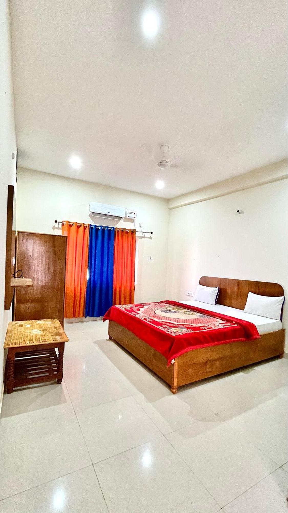 Aditya Palace Orchha Buitenkant foto