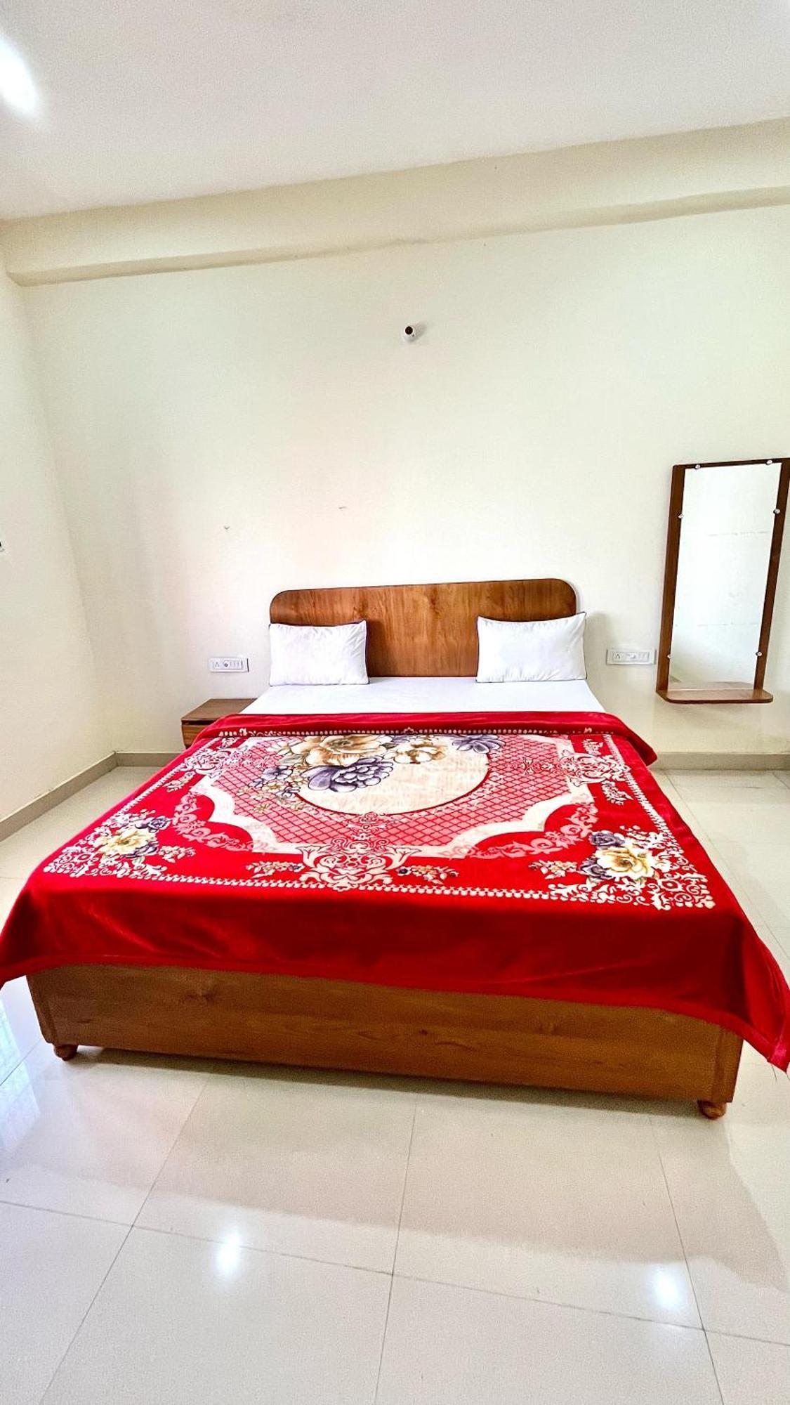 Aditya Palace Orchha Buitenkant foto